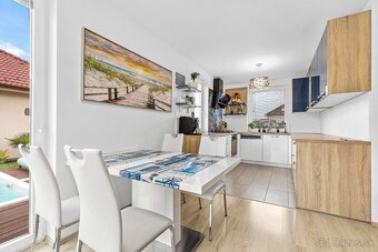 PREDAJ-Moderný 4-izbový bungalov s bazénom - RAJKA - 7