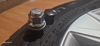 Predám zimný komplet Toyota 5x114,3 pneu Nokian 225/65/R17 - 7