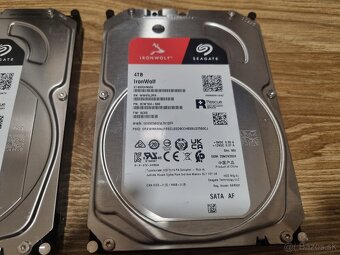 3x Seagate Ironwolf NAS 4TB 3.5" harddisk HDD - cena spolu - 7