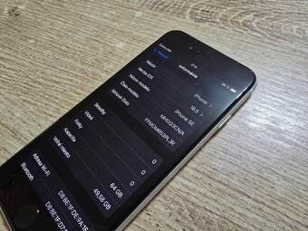 Iphone se 2020 biely plnefunkcny telefon s nabijacim kablom - 7