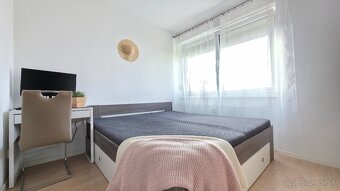 2 IZB BYT S PARKOVANÍM, PIVNICOU A BALKÓNOM - RUŽINOVSKÁ - 7