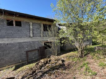 Exkluzívne na predaj 4-apartmánový dom s pozemkom 2400 m2, T - 7