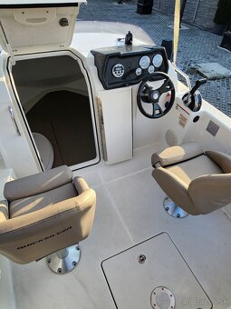 Quicksilver 455 Cabin - 7
