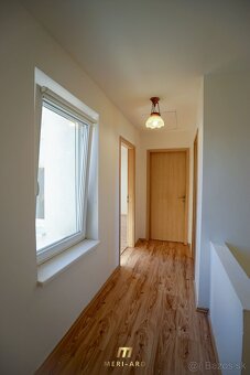 Na predaj 4 izbový podkrovný dom, veľká terasa, garáž, Rajka - 7