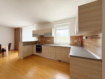 Predaj rodinnej vily s krásnou záhradou 1250 m2 | Stránske | - 7