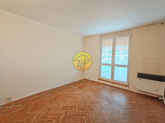 S vlastným kúrením, 4-izbový byt s loggiou na predaj, SNV - 7