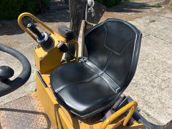 Vibrační válec CAT CB 214 – hmotnost 2,4t – motor Perkins - 7