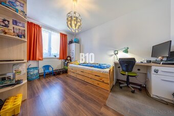 ÚTULNÝ 4 IZBOVÝ RODINNÝ DVOJDOM S BAZÉNOM A TERASOU - 7