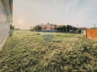 Stavebný pozemok pre rodinný dom/bytovú výstavbu - 2410 m2 - 7