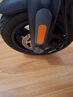 Ninebot by Segwat Kickseooter F2 - 7