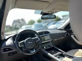 Jaguar F-Pace 25d AWD - 7