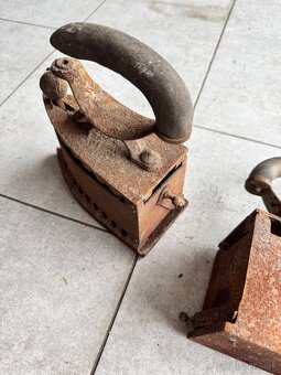 Žehlička na uhlie - 7