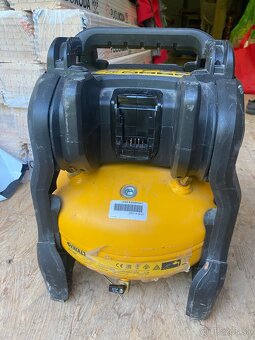 Dewalt AKU kompresor DCC1054 - na náhradné diely - 7