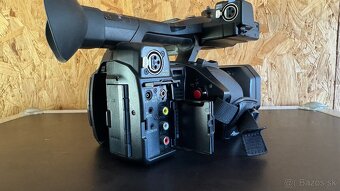 Kamera Panasonic HC-C1000 4K - 7