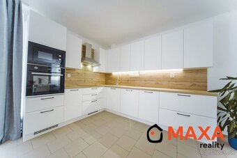 PREDANÉ Trojizbový veľkometrážny byt s terasou, v meste Prie - 7