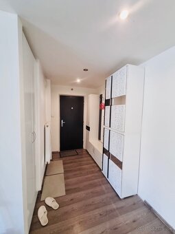 Veľký 2 izbový tehlový byt širšie centrum - 7