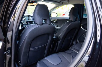 Volvo V40 D3 2.0L 110kW Momentum / LED Svetlá / - 7