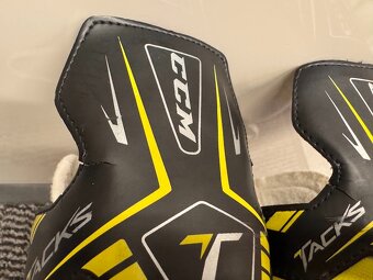BRUSLE CCM TACKS 1792, vel. 9 /44 - 7