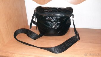 Moderná dámska crossbody kabelka - 7