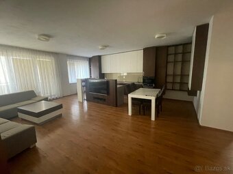 Priestranný 4izbový byt 120m2 s krytým parkovaním pre 2 autá - 7
