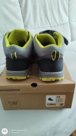 Predám členkovú chlapčenskú obuv veľ. 38. - 7