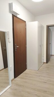 Zariadený 2i byt na Námestí Hraničiarov v Petržalke - 7