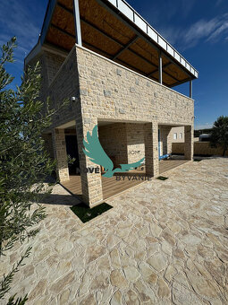 Chorvátsko EXKLUZÍVNE KAMENNÝ DOM S BAZÉNOM LEN 300M OD MOR - 7