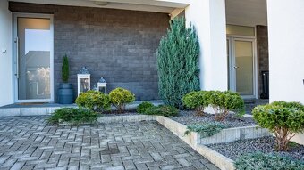 Zabývaná novostavba 2020, pozemok 496 m2,komplet zariadená - 7