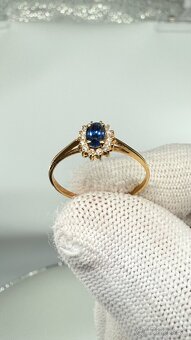 Elegantný prsteň z 18K zlata s 0,35 ct prírodným zafírov - 7