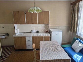 Rodinný dom s veľkým pozemkom – Beluša, Slatinská ulica - 7