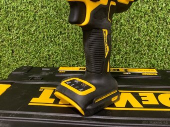 DeWALT DCF921NT Aku rázový uťahovák 1/2" (18V/406Nm/bez aku - 7