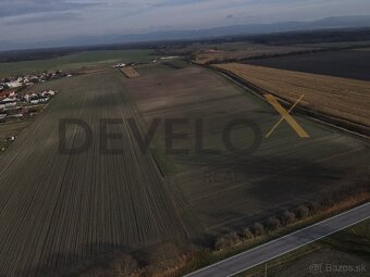Na predaj rozľahlé stavebné pozemky v obci Láb - 7