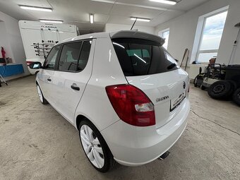 Škoda Fabia TSi PLNÁ SERVISKA 1.MAJITEL KLIMA 17 LITÁ KOLA - 7