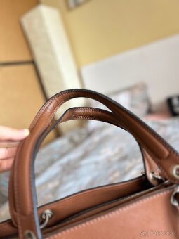Hneda kozenna kabelka Guess - 7