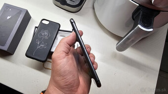 Apple iPhone 8 64GB - nová batéria - 7