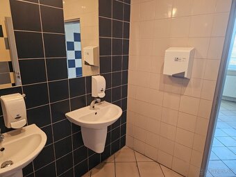 Prenájom kancelárskych a prevádzkových priestorov s parkovan - 7