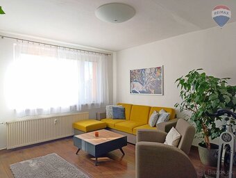 Prerobený 3-izbový byt v pokojnej zelenej časti Podbrezín - 7