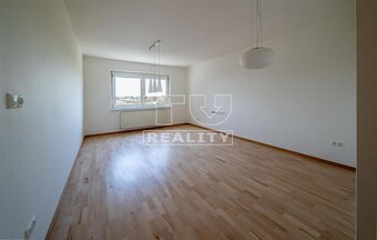 Na predaj zrekonštruovaný 5-izbový rodinný dom v tichej... - 7
