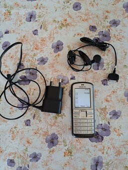 Mobil Nokia 108 a mobil Nokia 6070 - 7