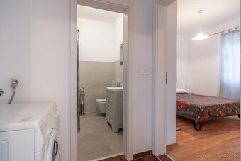 Krásny dvojdom s bazénom a výhľadom na more – Peruški - 7