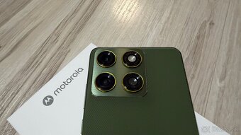 Novinka Motorola Edge 70 zelenej farby + hodinky + sluchadla - 7