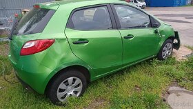 Mazda 2 benzín 1.35 i 2011 - 7