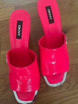 DKNY Šlapky nové - - 7