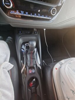 Predam Toyota Corolla Sedan GR Sport 2022 - 7