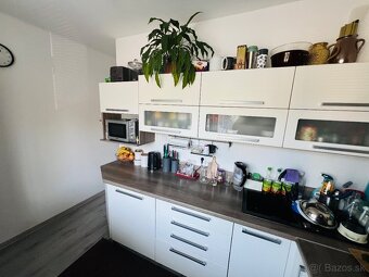 Na predaj pekný 3 izbový byt po rekonšt.aj so zariadením BR - 7