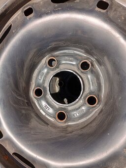 Predam 4ks pneu 175/70/r14 zimne na diskoh 5x100 ET 35 - 7