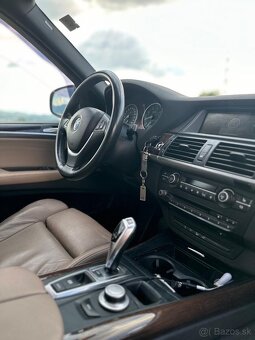BMW X5 4.8i - 7