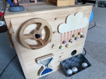 Handmade Montessori busy cube - senzorická hračka pre deti - 7