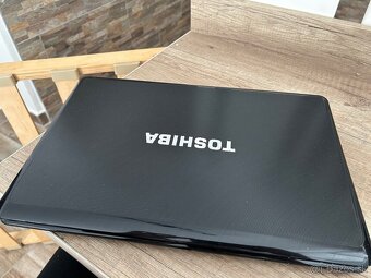 Toshiba Satellite A660 s i7,8gb ram,SSD,nvidia,16"HD lcd - 7
