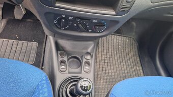 Predám Citroën C2 1.1 44kW benzín - 7